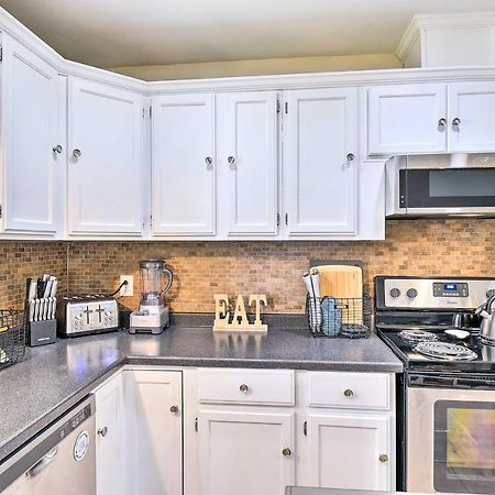 Charming Hampton Home With Yard 2 Mi To Beach! エクステリア 写真