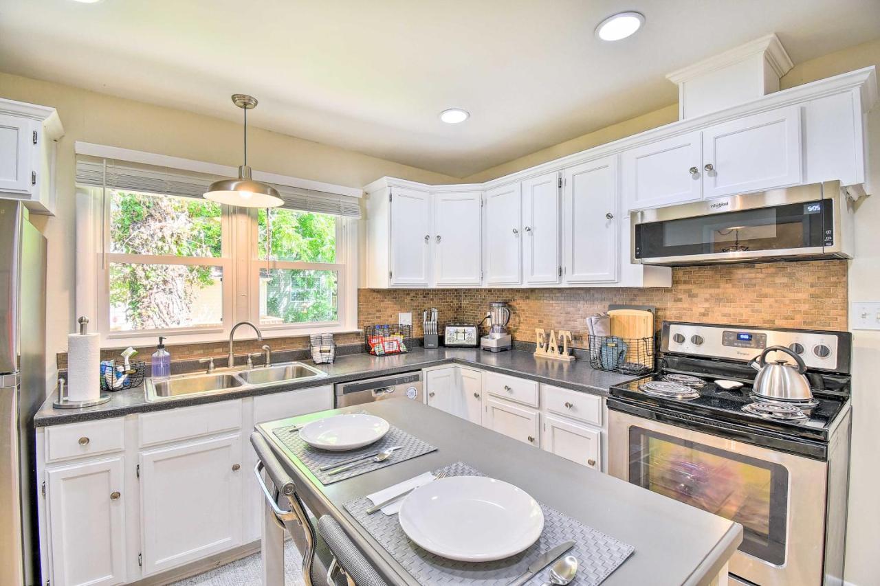 Charming Hampton Home With Yard 2 Mi To Beach! エクステリア 写真