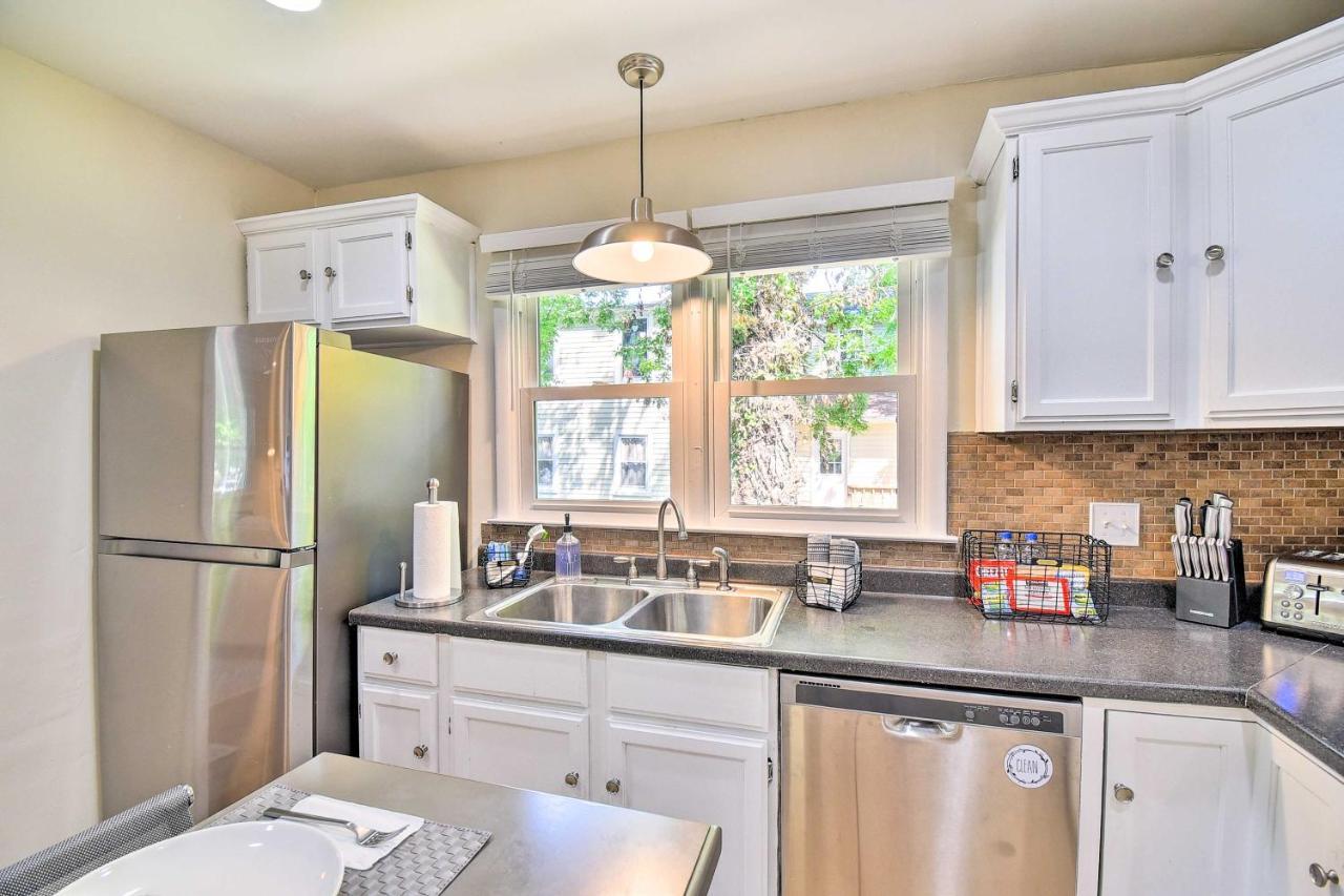 Charming Hampton Home With Yard 2 Mi To Beach! エクステリア 写真